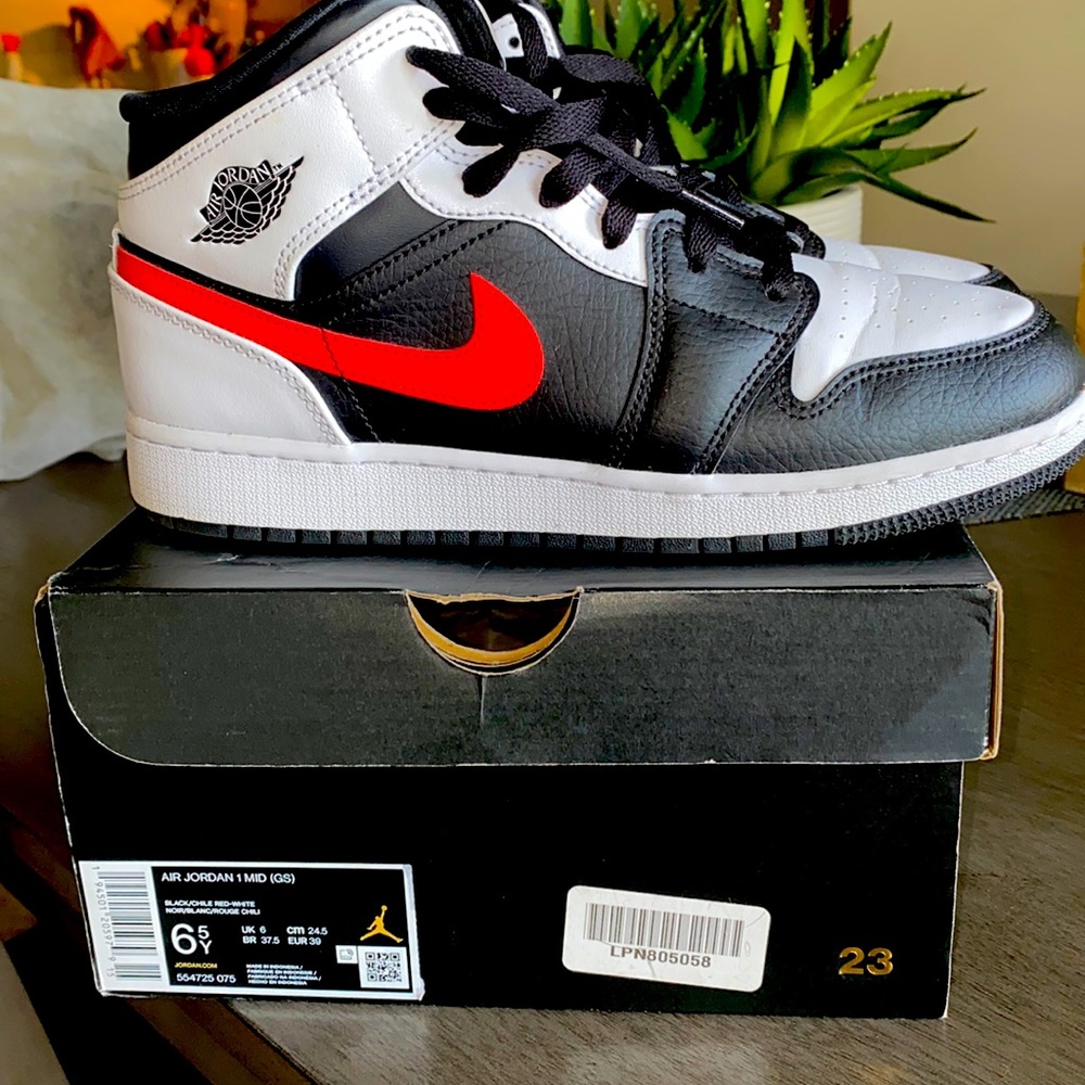 Gently used Jordan Mid